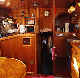 Segelyacht-mit-Skipper-Boot-Interior-07