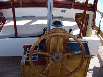 Segelyacht-mit-Skipper-Boot-Interior-07
