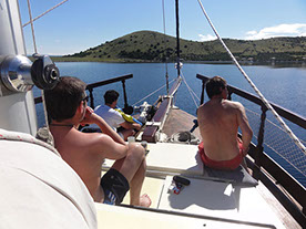 Segelyacht-mit-Skipper-Menschen-01